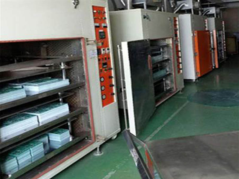 Plate bending and leveling machine